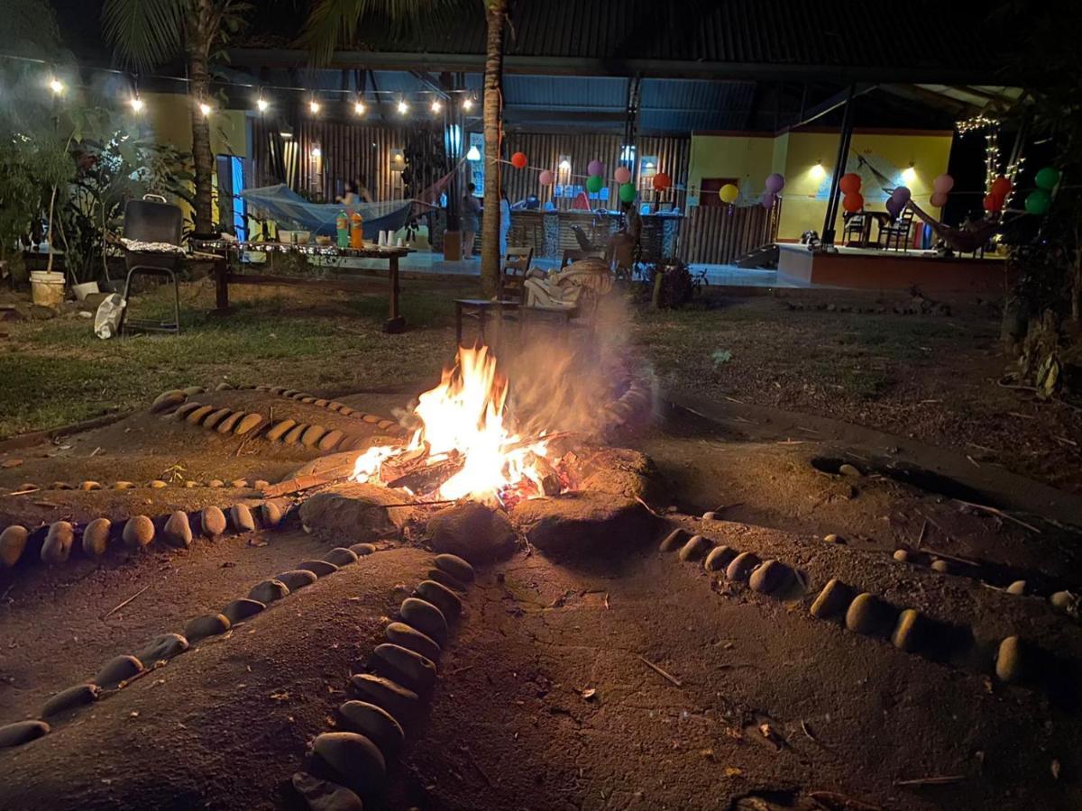 Luminosa Uvita Hostel Esterno foto